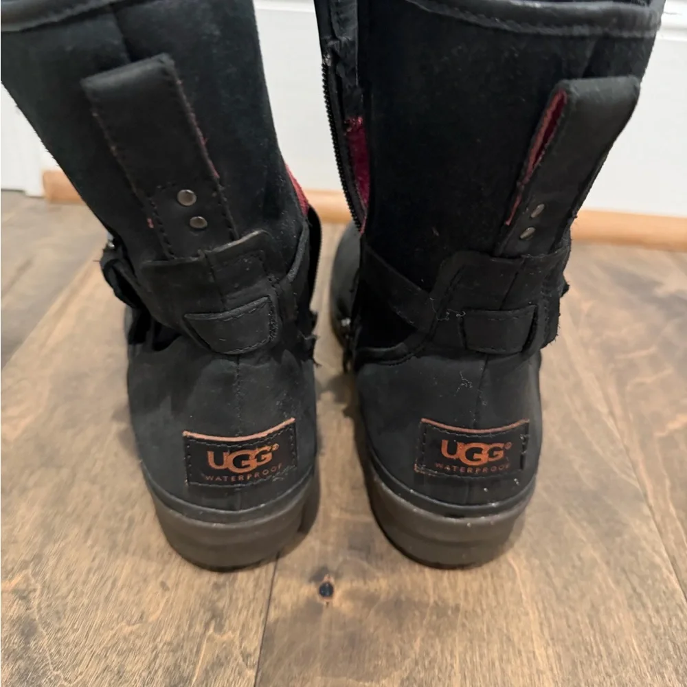 UGG Simmen Black Leather Boots - Picture 3 of 6